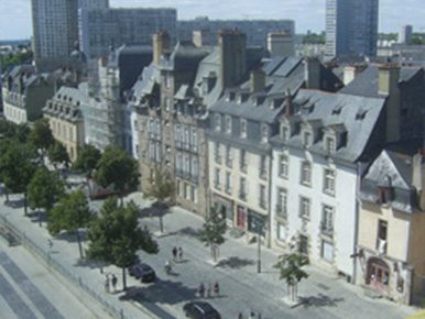 Place-des-Lices-hotel-hisseo